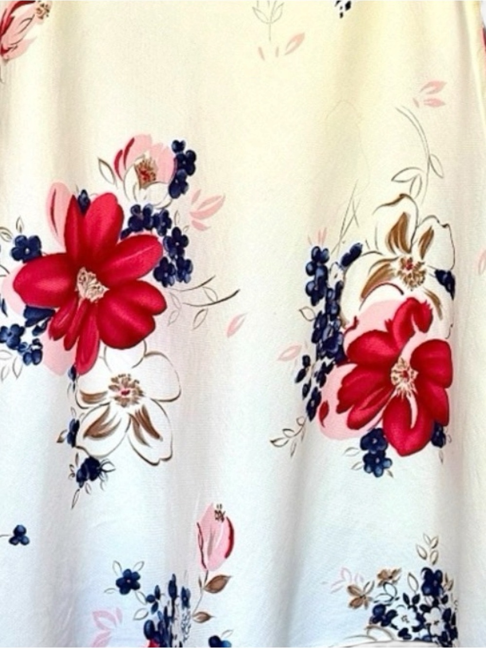 Like New! Floral A-Line Skirt - Red and Cream, Silk Blend, Lined, Gorgeous Fem - Picture 4 of 15